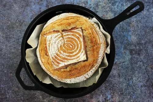 Vista 3 de Sartén de hierro fundido (extra profundo) – 10.25 pulgadas con tapa de sartén, sartenes + fundas de soporte de mango de silicona – Utensilios