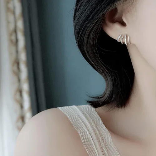 Vista 2 de Genbz - Aretes elegantes hechos a mano con orejas martilladas, minimalistas de plata de ley