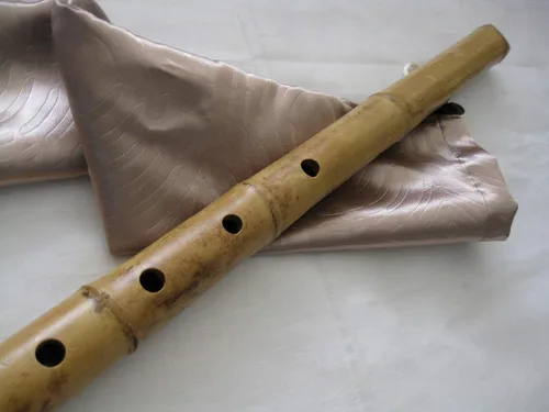 Vista 9 de 1.8 Zen Shakuhachi. Instrumento pentatónico. w. Boquilla de bambú natural y extremo de raíz.