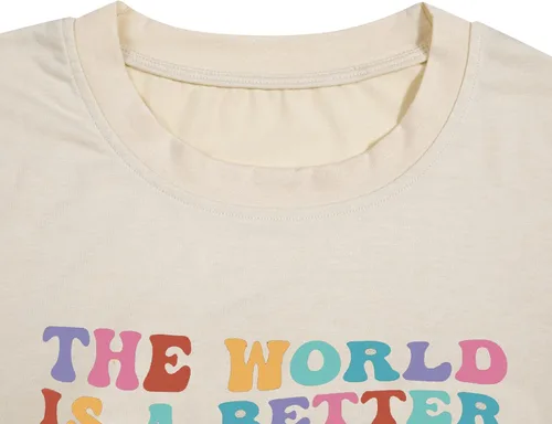 Vista 7 de Camisetas con texto en inglés The World is A Better Place with You in It (El mundo es un lugar mejor contigo in it), camiseta inspiradora
