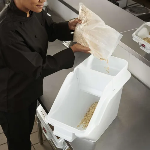 Vista 4 de Rubbermaid Commercial Products ProSave - Contenedor de estante para ingredientes de alimentos con cuchara medidora 100 tazas, blanco