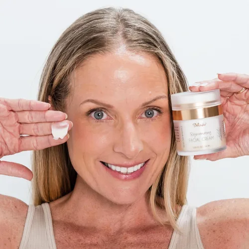 Vista 4 de Deluvia Crema facial rejuvenecedora Aloe Vera orgánico, aceite de coco, vitamina C + E Minerales del Mar Muerto Loción facial diaria para piel