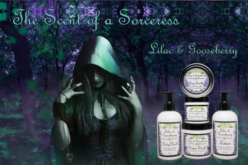 Vista 7 de Juego de baño y cuerpo lila y grosella espinosa Loción, gel de baño, lata de velas, exfoliante y crema de manos y pies Productos