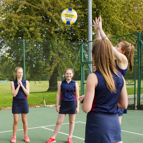 Vista 6 de Uloveido Pelotas deportivas para interiores y exteriores, para mi hija, voleibol para niñas y mujeres, regalo de mamá o papá Y605