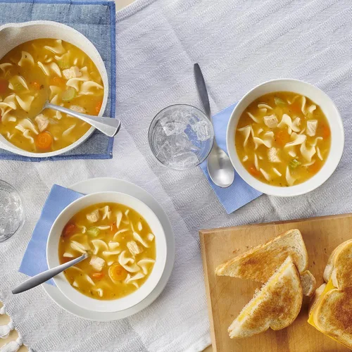 Vista 5 de Progresso Sopa tradicional enlatada de fideos de pollo 99% sin grasa, 19