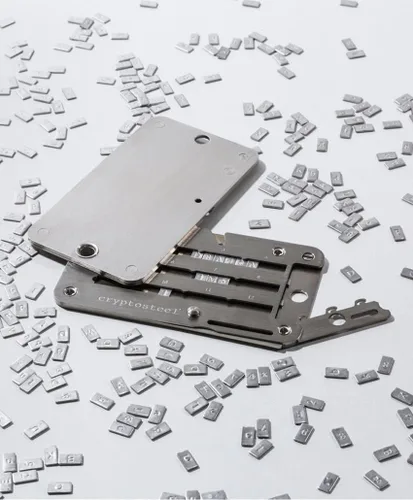 Vista 2 de BitcoinMerch.com - Cryptosteel Cassette Solo, Criptomoneda de reserva de clave de semilla mnemónica de acero inoxidable
