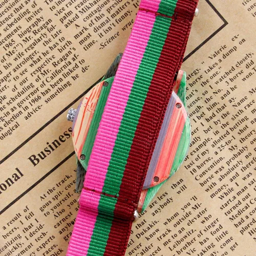 Vista 6 de Relojes de madera para hombre, hechos a mano, coloridos, de madera de bambú, analógico, de cuarzo, para hombre, reloj de madera