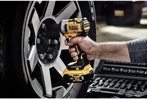 Vista 7 de DEWALT DCF913B 20V MAX* 3/8 pulgadas Llave de impacto inalámbrica con yunque de anillo de cerdo (solo herramienta)