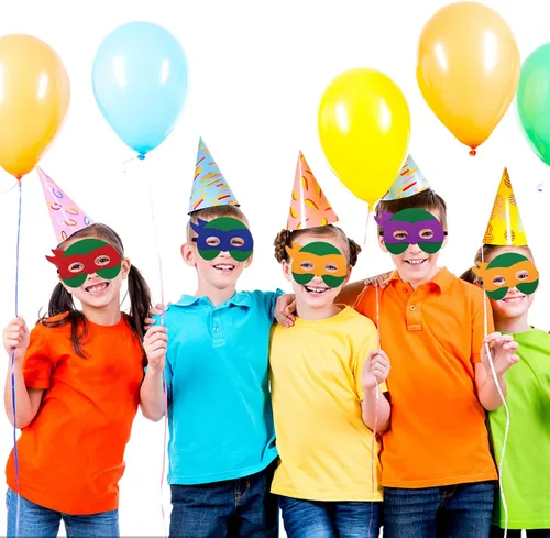 Vista 3 de Paquete de 24 máscaras de superhéroes para fiestas infantiles, juego temático de superhéroes, suministros de fiesta de cumpleaños, personajes