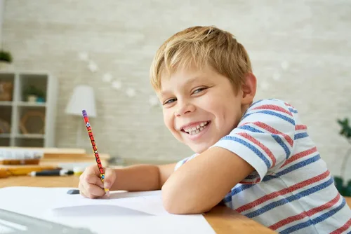 Vista 6 de Madisi Lápices de incentivos coloridos surtidos, #2 HB, paquete de 150 10 diseños, bonitos lápices divertidos a granel para niños