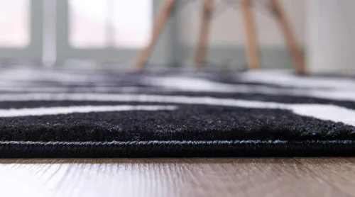 Vista 4 de Unique Loom Wildlife Collection - Okapi - Alfombra rectangular de 5 pies 3 pulgadas x 8 pies, color negro y crema