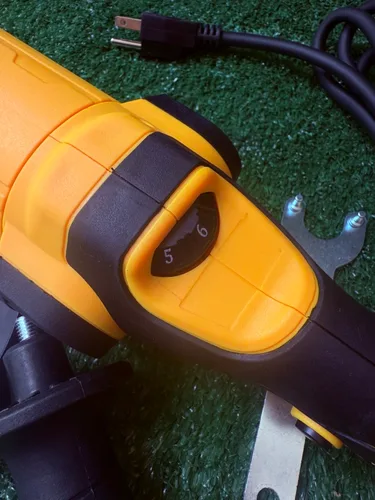 Vista 4 de Pulidora 4.5 dewalt velocidad variable 4075