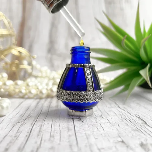 Vista 3 de Aceite de unción Spikenard, vial de cobalto azul, 0.24 fl oz Extra virgin olive oil base, natural spikenard essential oil, biblical tradition