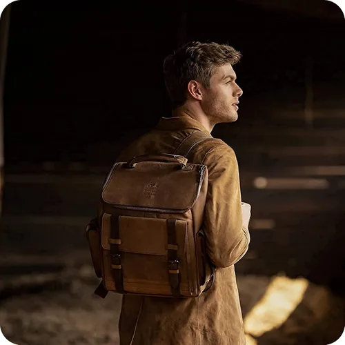 Vista 4 de VELEZ Mochila de cuero de grano superior para hombre + bolsa de fin de semana con compartimento para zapatos, Velez Mochila de cuero para hombre +