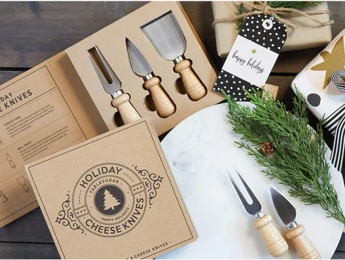 Vista 4 de Santa Barbara Design Studio Set de regalo Kitchen Essentials Holiday Collection Caja de regalo de cartón kraft, 3 piezas, cuchillos de queso