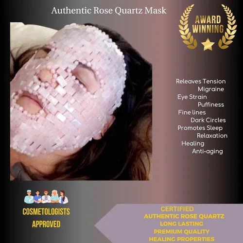 Vista 3 de Máscara facial de cuarzo rosa y rodillo para la cara para promover la relajación y el alivio del estrés. Regalos de cuarzo rosa para mamá Regalos