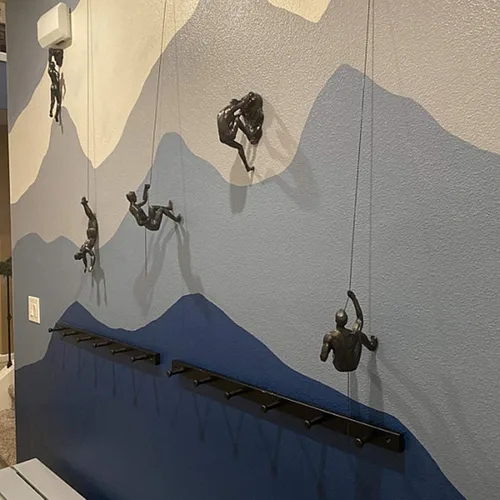 Vista 5 de Escultura de pared de hombre escalador – Decoración creativa hecha a mano para el hogar, figura de escalador colgante de resina única 3D para colgar