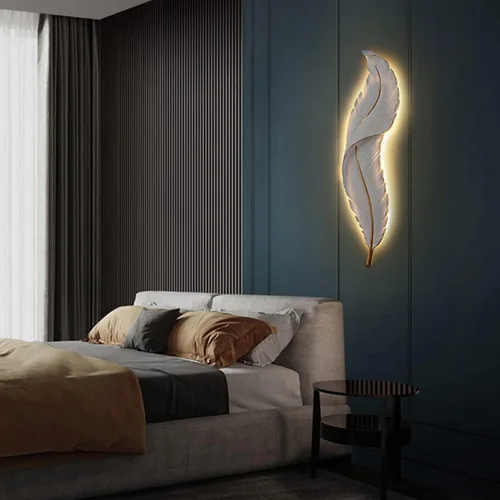 Vista 4 de Lámpara de pared moderna para dormitorio, lámpara de pared LED con diseño de plumas blancas elegante, luz de cuento de hadas, luces de pared de lujo