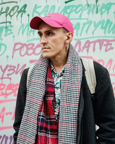 Vista 6 de Abitoncc Pendientes Stranger Billy Demogorgon al revés con bombilla del alfabeto, aretes colgantes de joyería para hombres, mujeres y niñas