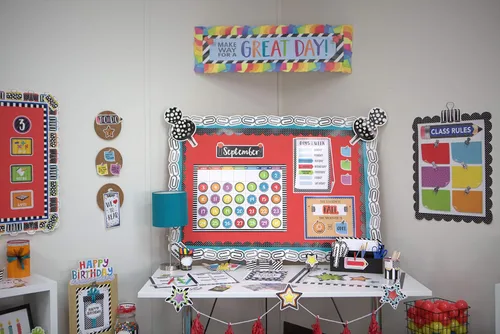 Vista 2 de Creative Teaching Press Bold & Bright - Juego de calendario, tablón de anuncios CTP y exhibición para el aula, 67 piezas