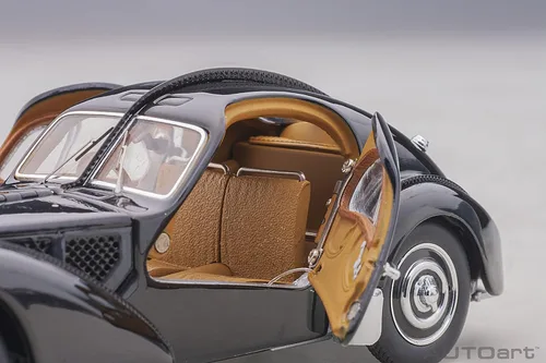 Vista 14 de Auto Art Models 1938 Bugatti Type 57SC Atlantic con ruedas de disco negro 1/43 modelo de auto fundido a presión por AUTOart 50946