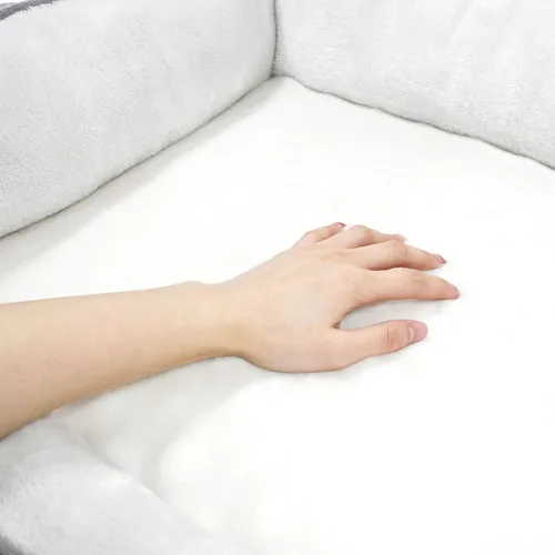 Vista 3 de Happycare Textiles - Cama para perro rectangular larga para mascotas con bordado de huella de perro, tamaño mediano, Gris con inserto ortopédico.