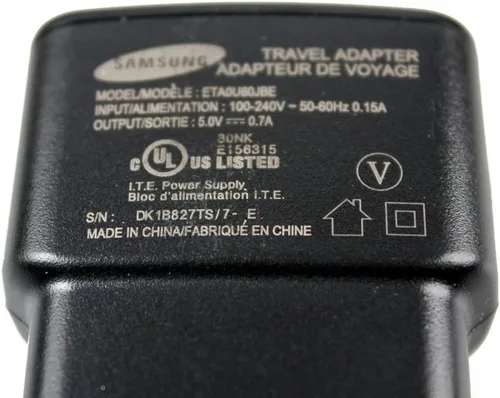 Vista 2 de Nuevo Genuino SAMSUNG ETA0U60JBE 5V 0.7A 700mA Fuente de alimentación AC Adaptador de conmutación para GALAXY S5830 I9008 I9003 I9100 I9220