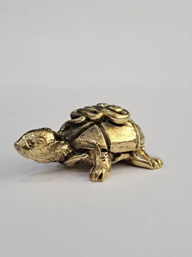 Vista 5 de Figuras en miniatura: tortuga dorada de latón, 1 unidad, 1.4 x 1.0 x 0.4 in, mini amuletos de animales para decoración de arte de Feng Shui