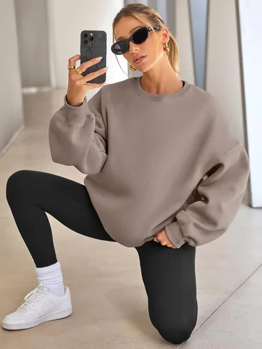 Vista 4 de EFAN Sudaderas de gran tamaño para mujer, sudaderas con capucha de forro polar con cuello redondo, suéteres casuales y cómodos de moda de otoño 2024