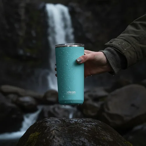 Vista 6 de THE CLEAN HYDRATION CO. Vaso aislado con revestimiento de cerámica de 20 onzas, tapa a prueba de derrames, aislado al vacío, mantiene el sabor