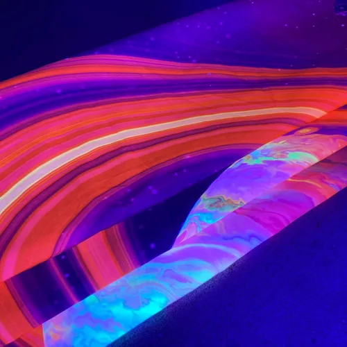 Vista 4 de PSYHILAR Póster de luz negra para adultos y adolescentes, espacio exterior, galaxia, planeta, UV, tapiz para colgar en la pared (40 x 30 pulgadas)