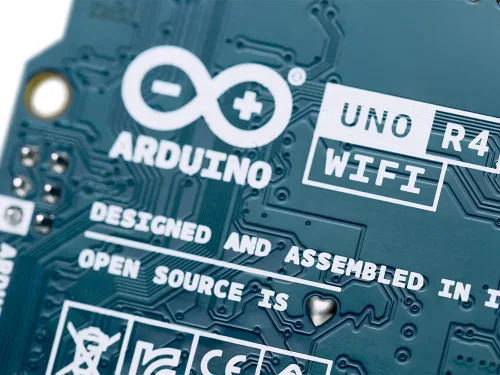 Vista 8 de Arduino UNO R4 WiFi [ABX00087] - Renesas RA4M1 + ESP32-S3, Wi-Fi, Bluetooth, USB-C, CAN, DAC de 12 bits, OP AMP, conector Qwiic, matriz LED de 12 x