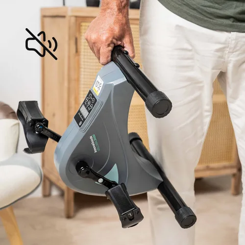 Vista 7 de Pedaleador Eléctrico Asistido para Piernas y Brazos con Esterilla y Mando Velora 3000 InnovaGoods