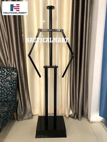 Vista 6 de NauticalMart Soporte de exhibición de madera para caballero traje de armadura, disfraz medieval - negro