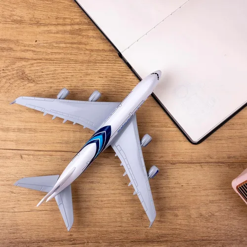 Vista 2 de Modelo Avión Escala 1:300 Malasia Airbus 380 Modelo Avión Metal Aleación Diecast Plane para Regalo y Decoración
