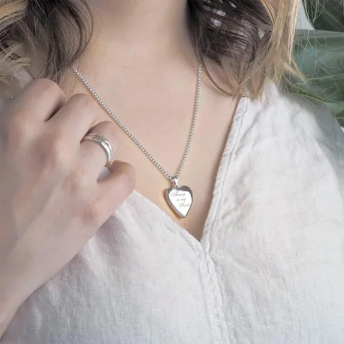 Vista 2 de PicturesOnGold - Collar con colgante de corazón de plata o oro con texto en inglés "Always in My Heart