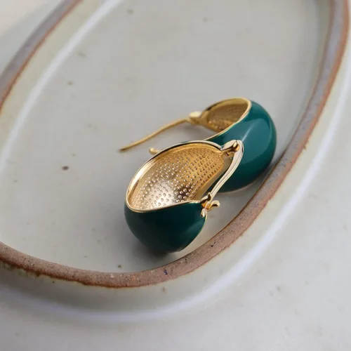 Vista 5 de Sonateomber Aretes de aro gruesos y gruesos para mujer, diseño vintage dorado con circonita cúbica, orejas sensibles, hipoalergénicas, regalo