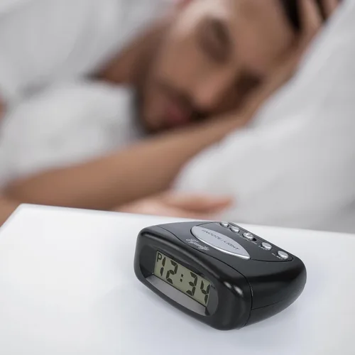 Vista 5 de Equity by La Crosse Reloj despertador LCD Snooze, negro