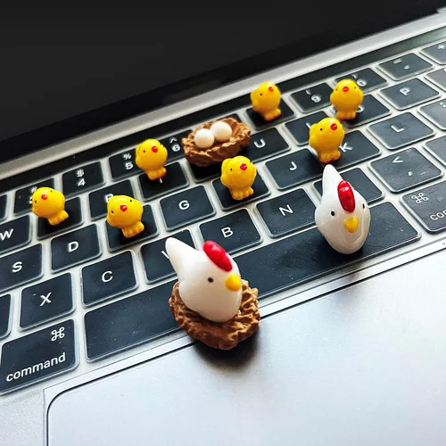 Vista 2 de Colgantes de zapatos de pollo para decoración de niñas lindos accesorios de zapatos de pollito para zueco divertidos zapatos de animales a juego