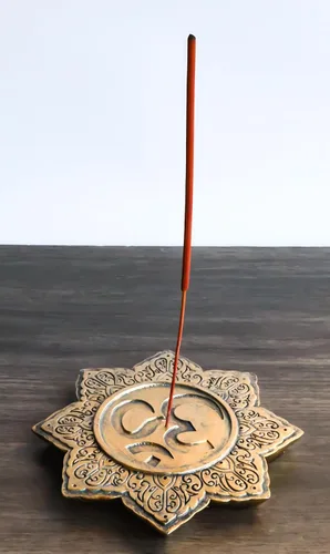 Vista 8 de Ebros Gift Fengshui Zen Buddha Om Symbol Mandala Lotus Padma Flor Incienso Stick Holder Plato Quemador Medallón Figurilla Hogar Fragancia Accesorio