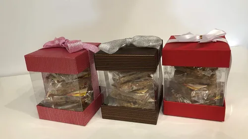 Vista 7 de Eileen's Pralines Paquete de 5 barras de praliné, caja de regalo roja