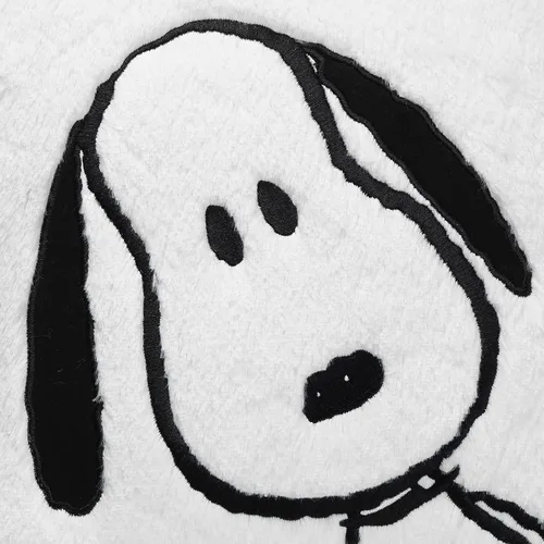 Vista 2 de Lambs & Ivy Classic Snoopy - Cojín decorativo peludo para cuarto de bebé, color blanco y negro