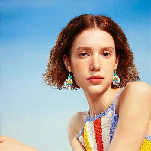 Vista 2 de Aretes hawaianos de verano, aretes hawaianos para bebidas de cóctel, aretes colgantes de gota de copa de vino para mujeres y niñas, aretes bohemios