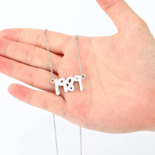 Vista 2 de pddstance Collar de plata 1989, colgante de patrón de álbum de cantante de reputación, regalo para fanáticos de la música