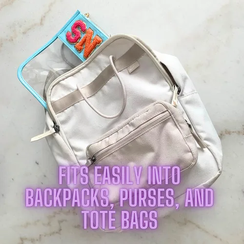 Vista 4 de Fablinks Bolsa transparente con cremallera para mujeres con parche de letras de chenilla, bolsa de viaje para aperitivos para adolescentes y niñas