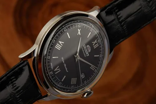 Vista 9 de Orient Bambino Ver. 2' Reloj de vestir automático japonés de acero inoxidable y cuero para hombre
