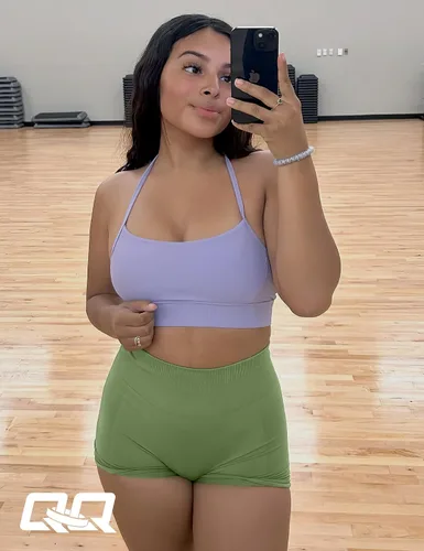 Vista 3 de QOQ Pantalones cortos de entrenamiento para mujer, sin costuras, para gimnasio, cintura alta, levantamiento de glúteos, pantalones cortos de fitness