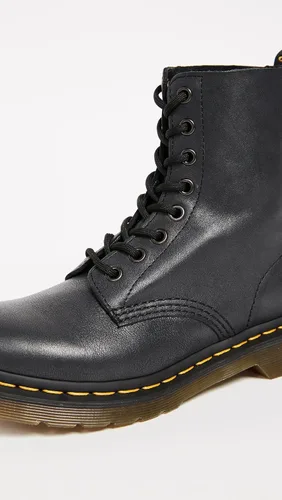 Vista 6 de Dr. Martens Women's 1460w Originals Eight-Eye Lace-up Boot 1460 W