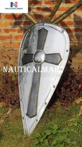 Vista 2 de Escudo medieval de la cometa de la armadura de la batalla listo para la batalla Escudo