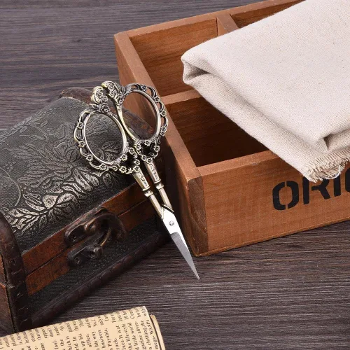 Vista 4 de AKOAK Tijeras estilo ciruela vintage - Tijeras multifuncionales de acero inoxidable para uñas (plata)